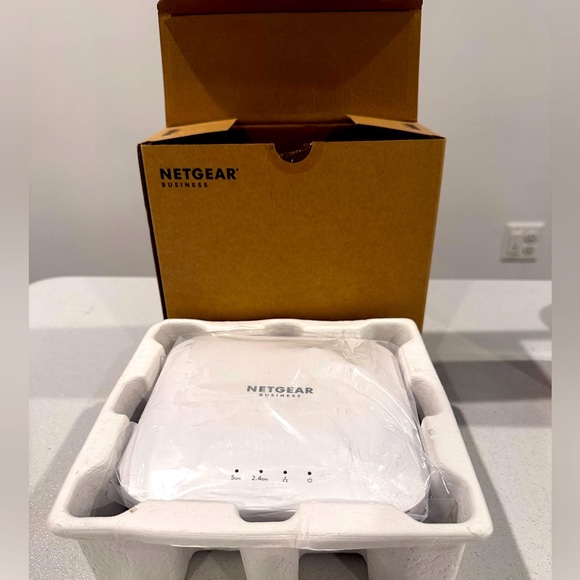 Netgear WAX214 WiFi 6 Dual-Band AX1800 Speed Wireless Access Point - Picture 2 of 9